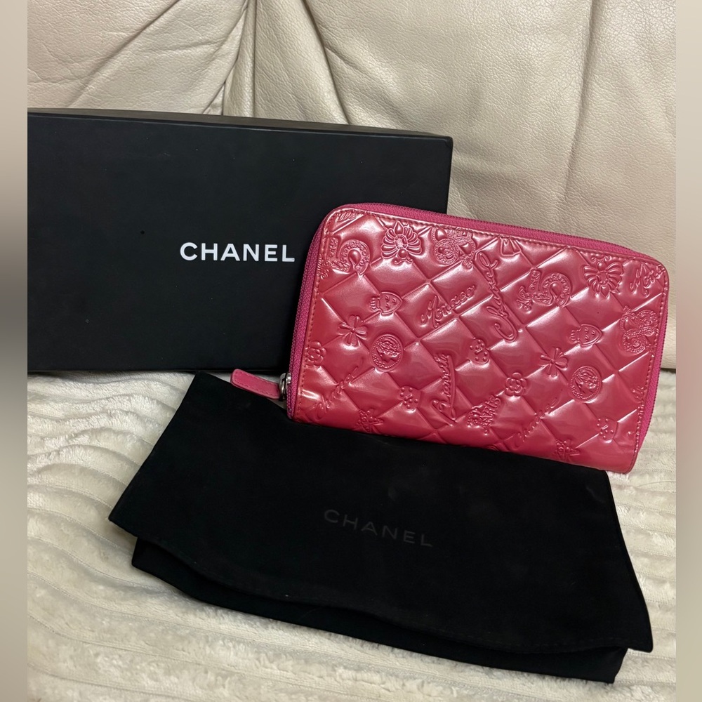 Chanel charms  Patent Leather Zip organizer Wallet - Pink🔥